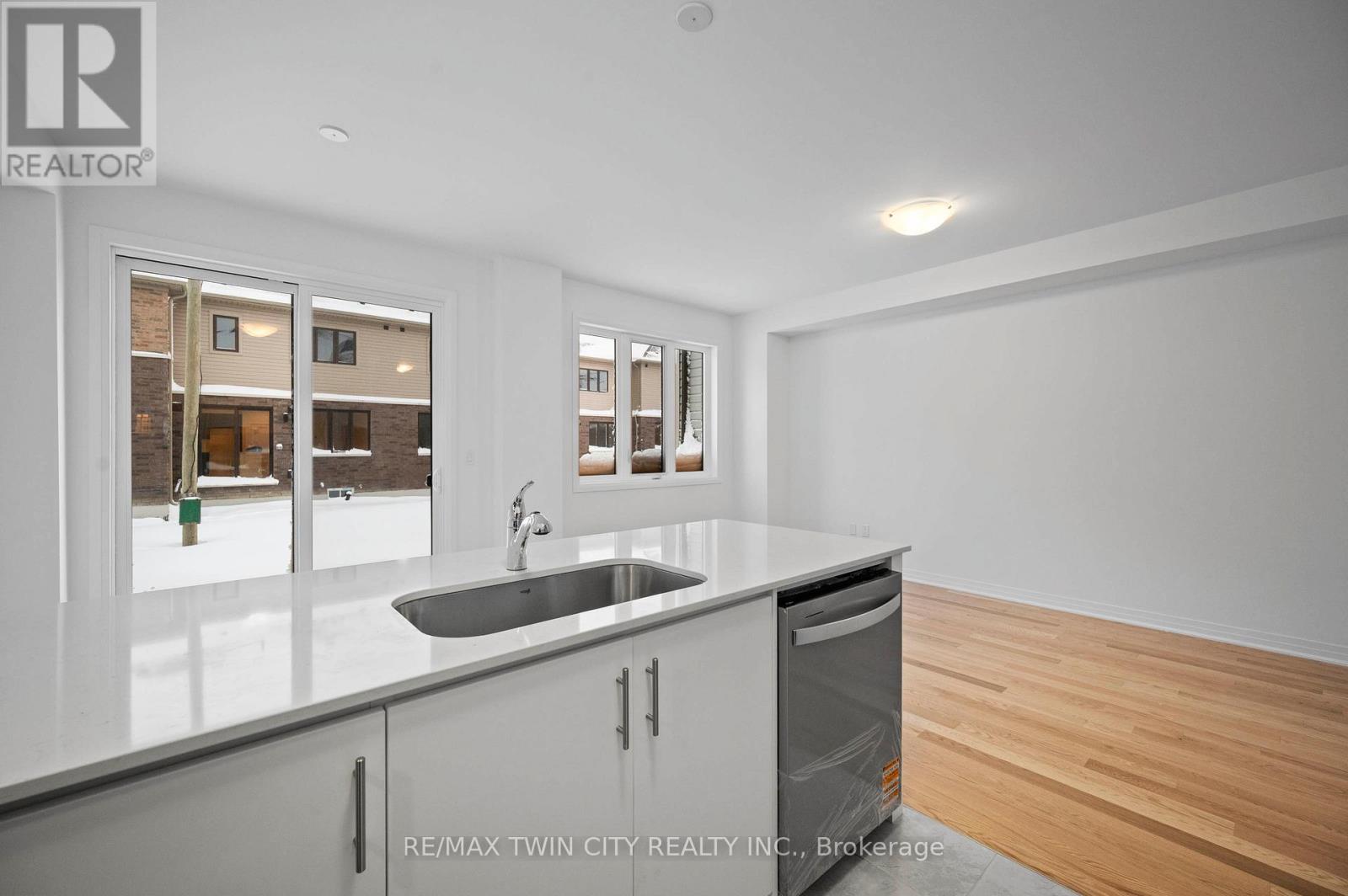 901 Douro Street E, Stratford, Ontario  N5A 0M2 - Photo 9 - X12726276