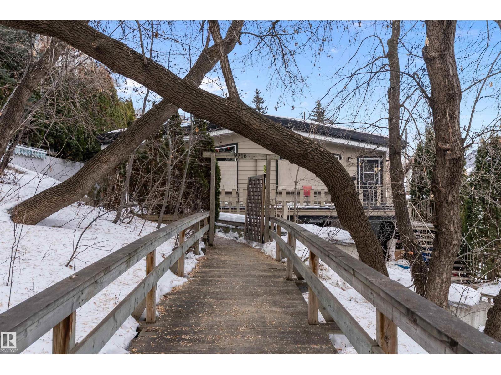 9716 88 AV NW, edmonton, Alberta