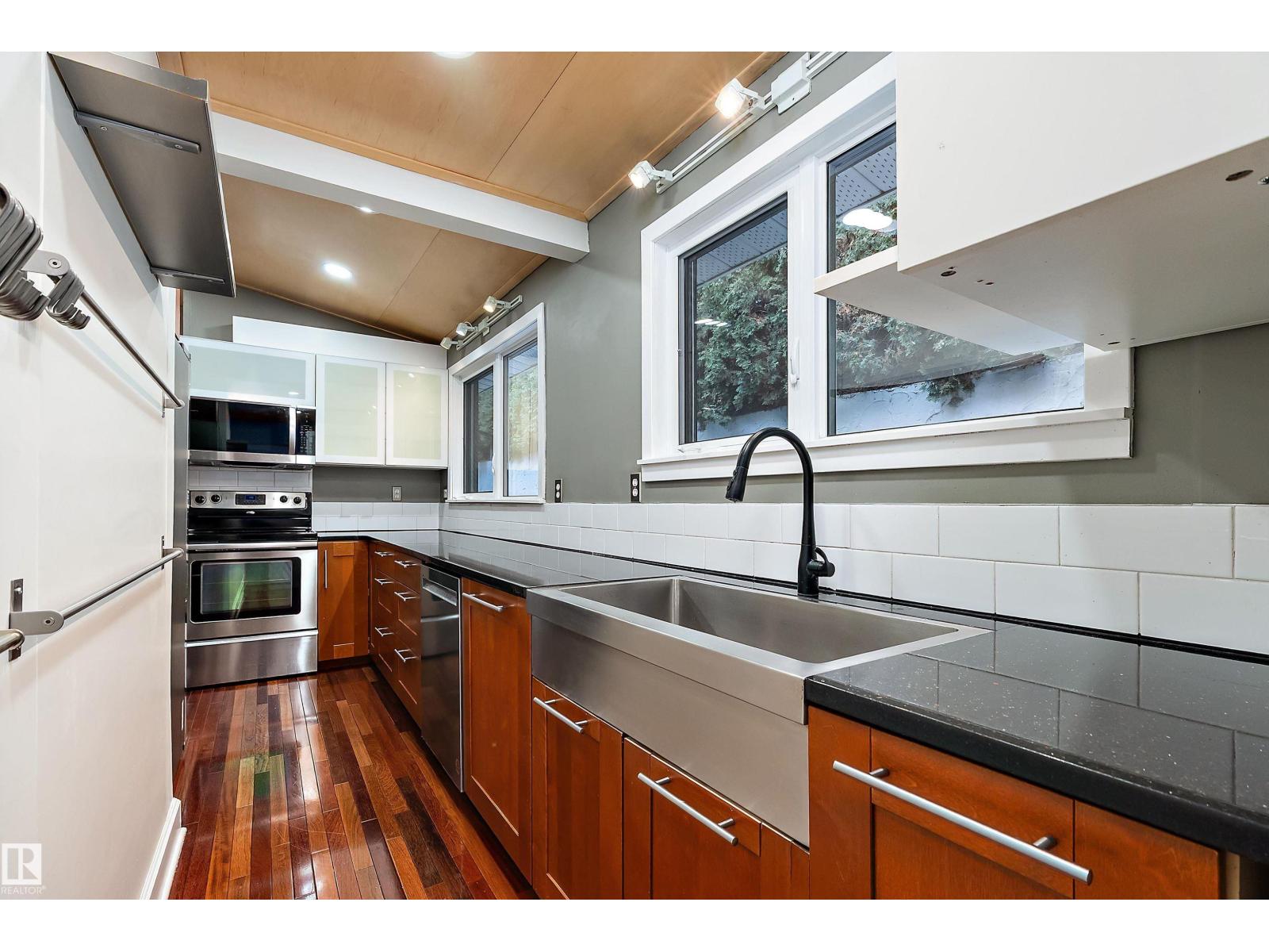 9716 88 Av Nw, Edmonton, Alberta  T6E 2P9 - Photo 18 - E4470941