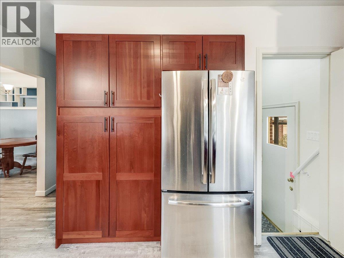 3409 Marigold Drive, Trail, British Columbia  V1R 2X7 - Photo 6 - 10373701