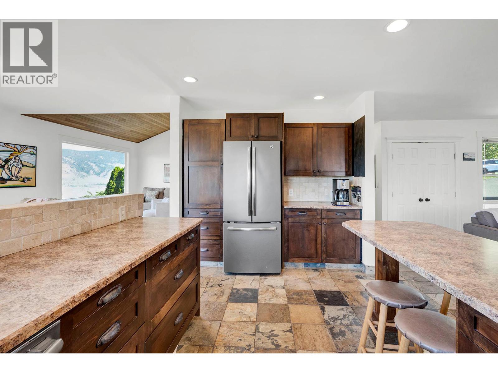 2404 Bella Coola Court, Kamloops, British Columbia  V2E 1T7 - Photo 8 - 10373291