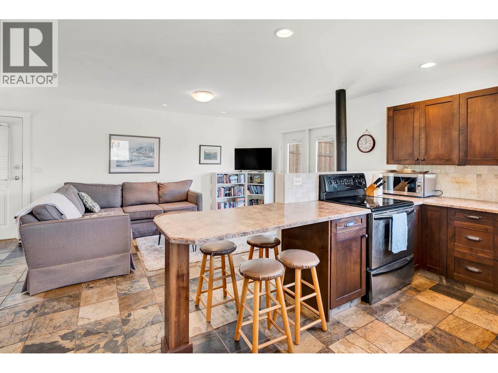 2404 Bella Coola Court, Kamloops, British Columbia  V2E 1T7 - Photo 9 - 10373291