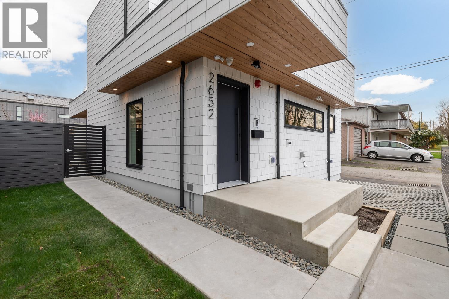 2652 E 38TH AVENUE, Vancouver, British Columbia