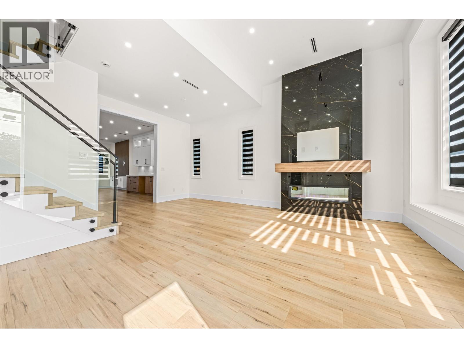 7633 Rosewood Street, Burnaby, British Columbia  V5E 2G8 - Photo 3 - R3082428