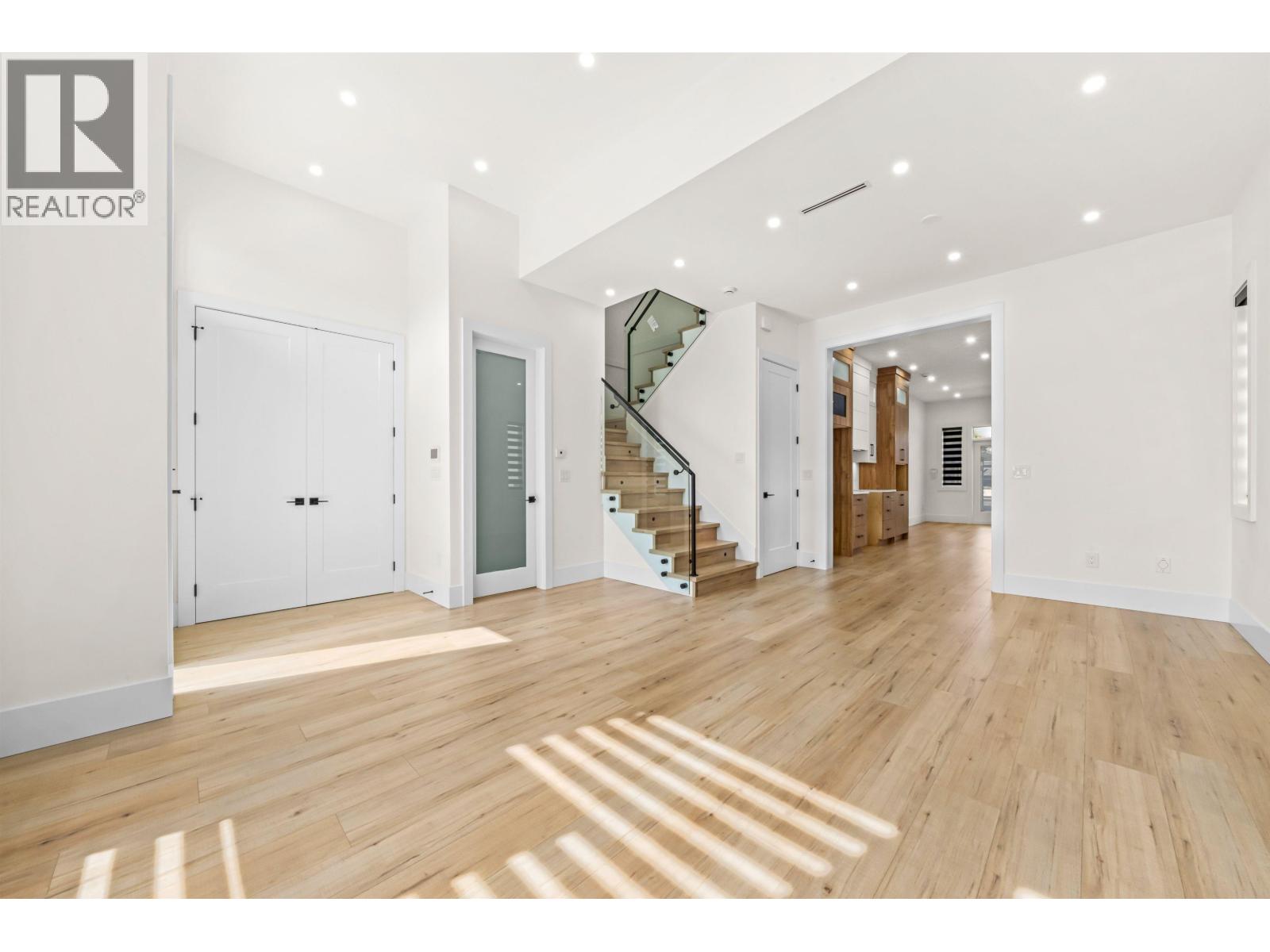 7633 Rosewood Street, Burnaby, British Columbia  V5E 2G8 - Photo 4 - R3082428