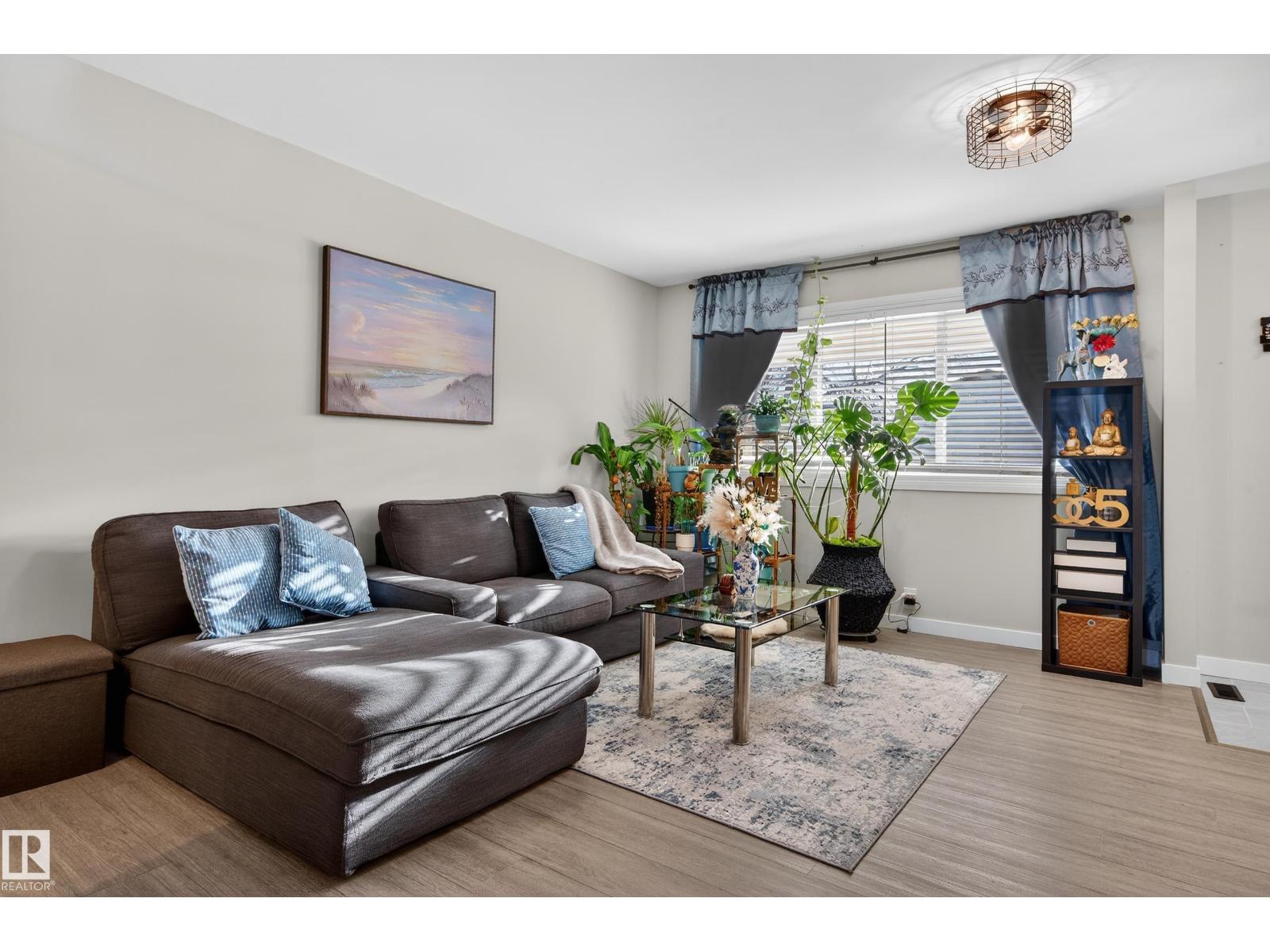 4755 35 Av Nw, Edmonton, Alberta  T6L 3P8 - Photo 3 - E4470943