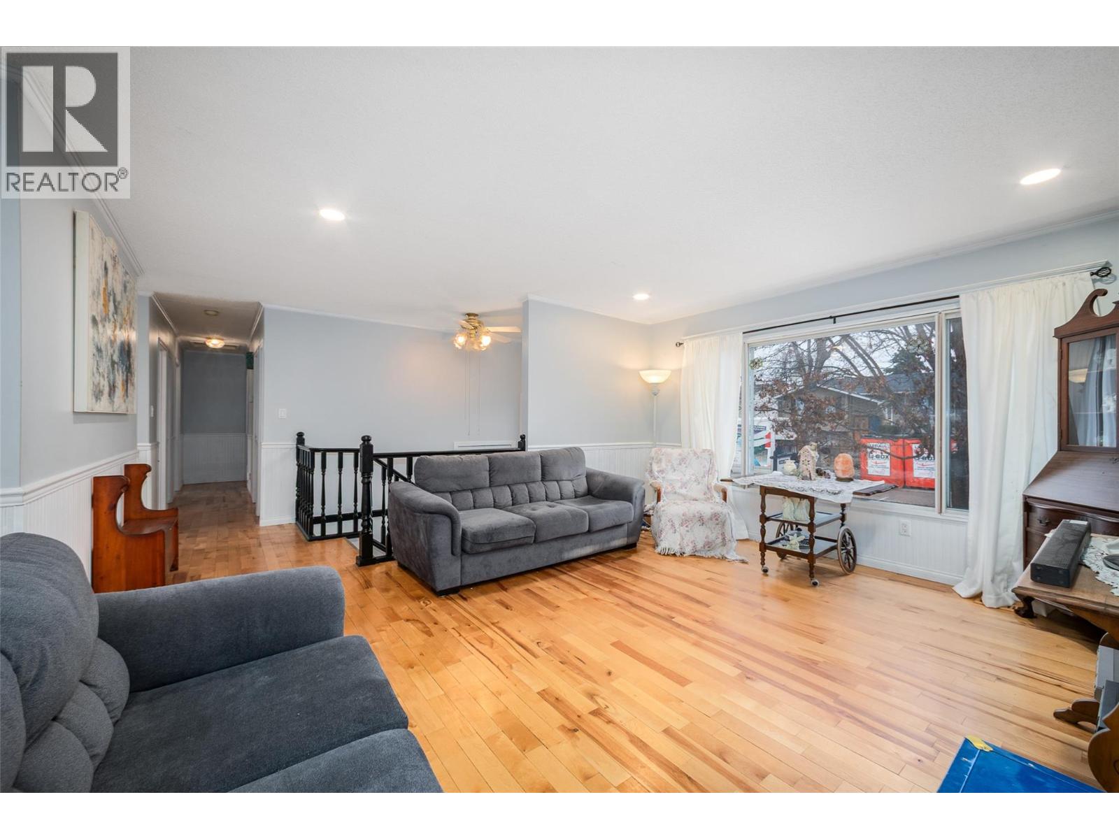 1012 33 Avenue, Vernon, British Columbia  V1T 6R7 - Photo 4 - 10373611