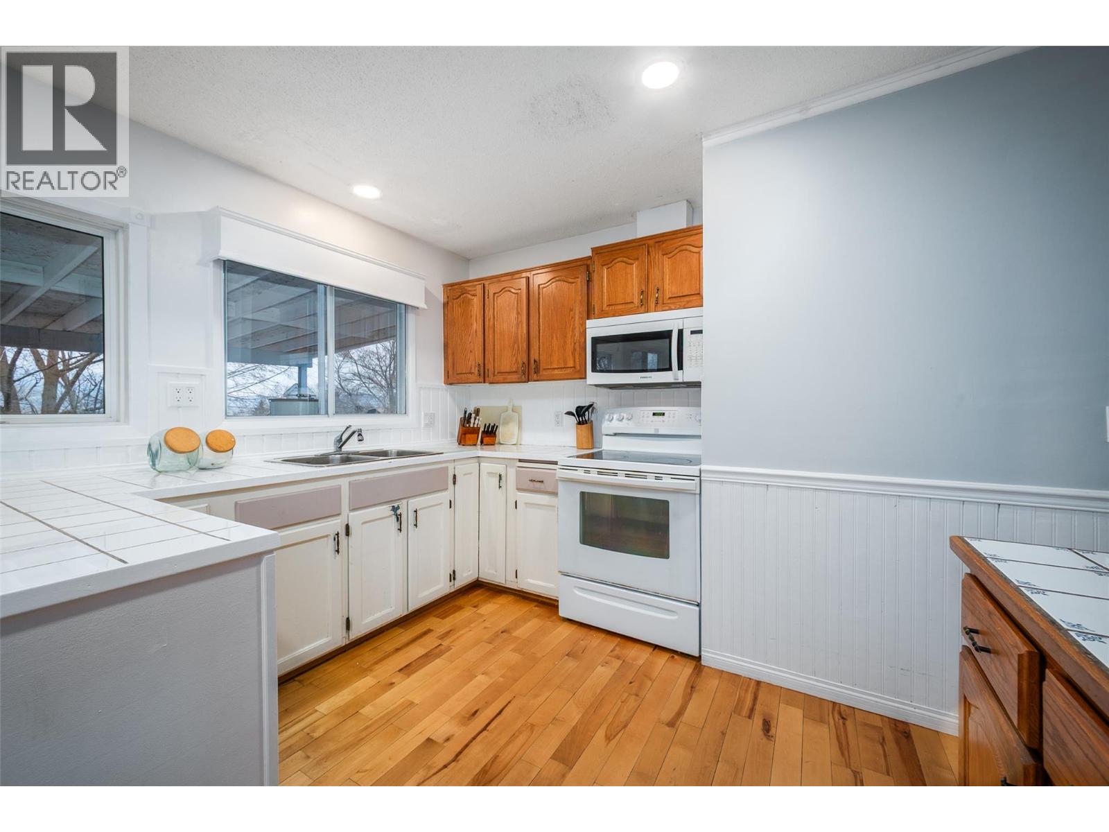 1012 33 Avenue, Vernon, British Columbia  V1T 6R7 - Photo 8 - 10373611