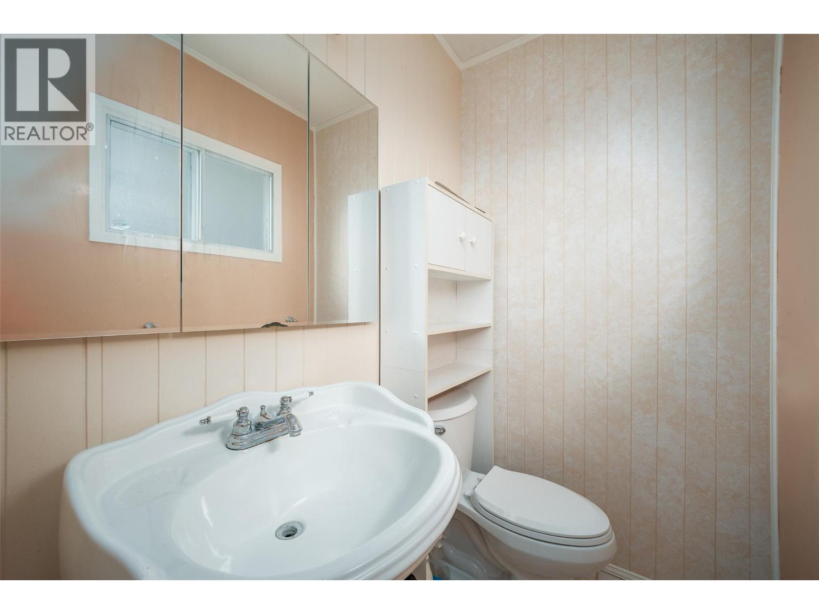 1012 33 Avenue, Vernon, British Columbia  V1T 6R7 - Photo 13 - 10373611