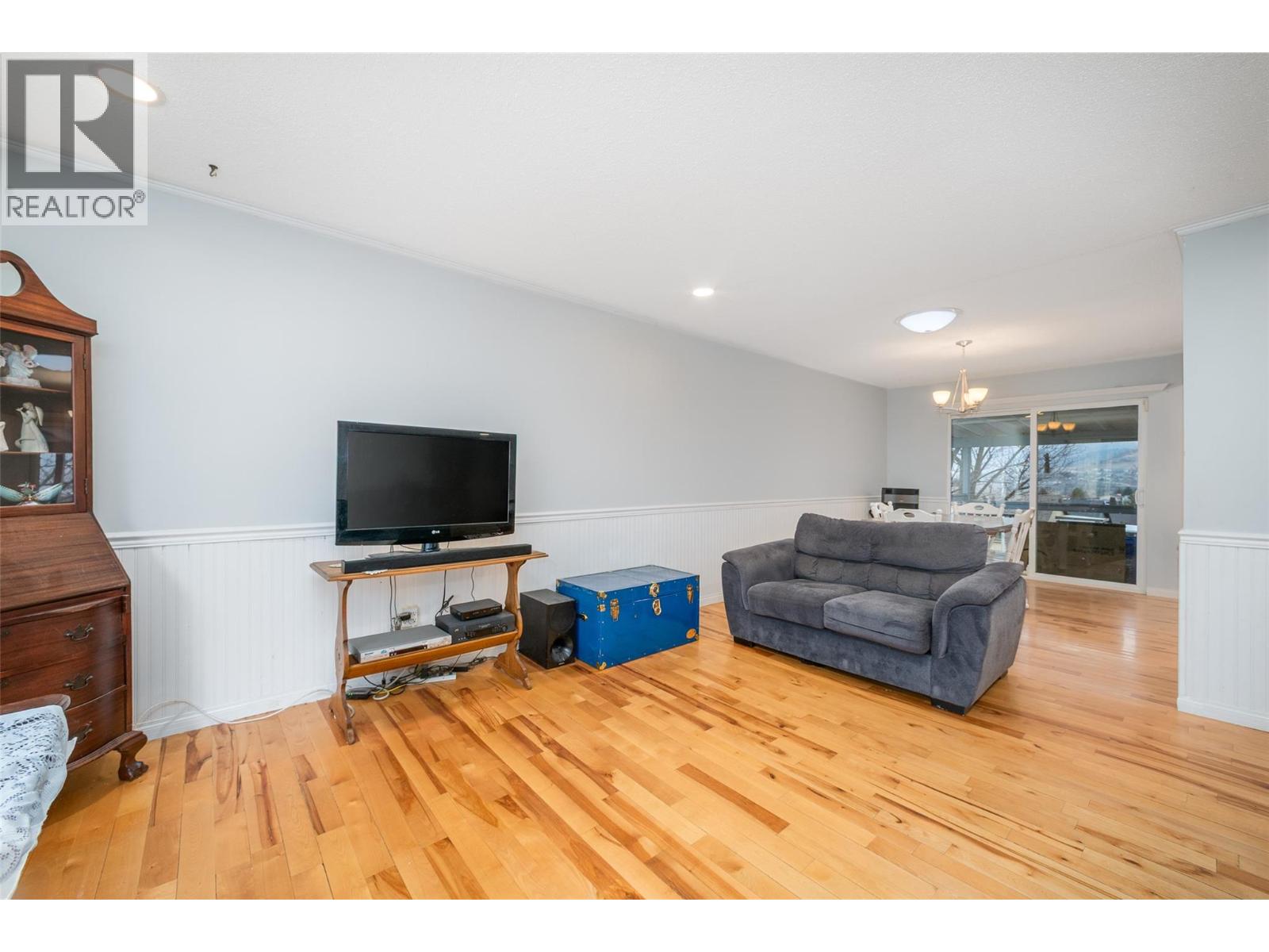 1012 33 Avenue, Vernon, British Columbia  V1T 6R7 - Photo 5 - 10373611