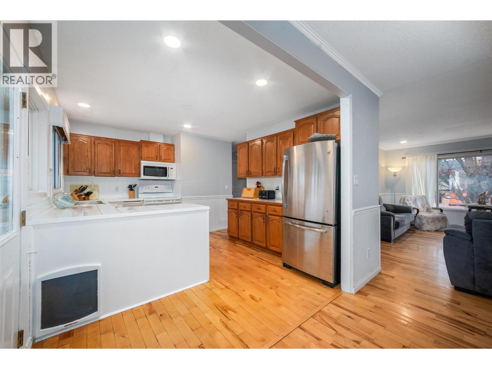 1012 33 Avenue, Vernon, British Columbia  V1T 6R7 - Photo 6 - 10373611