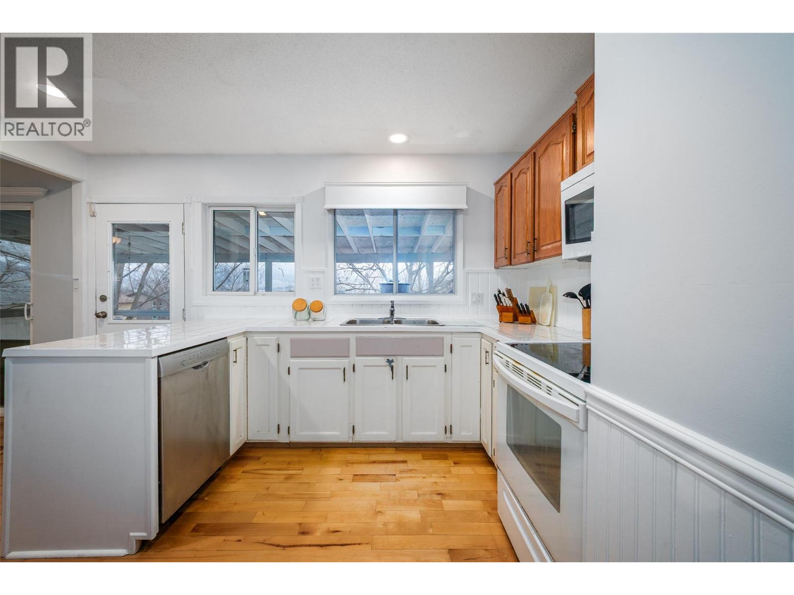 1012 33 Avenue, Vernon, British Columbia  V1T 6R7 - Photo 7 - 10373611