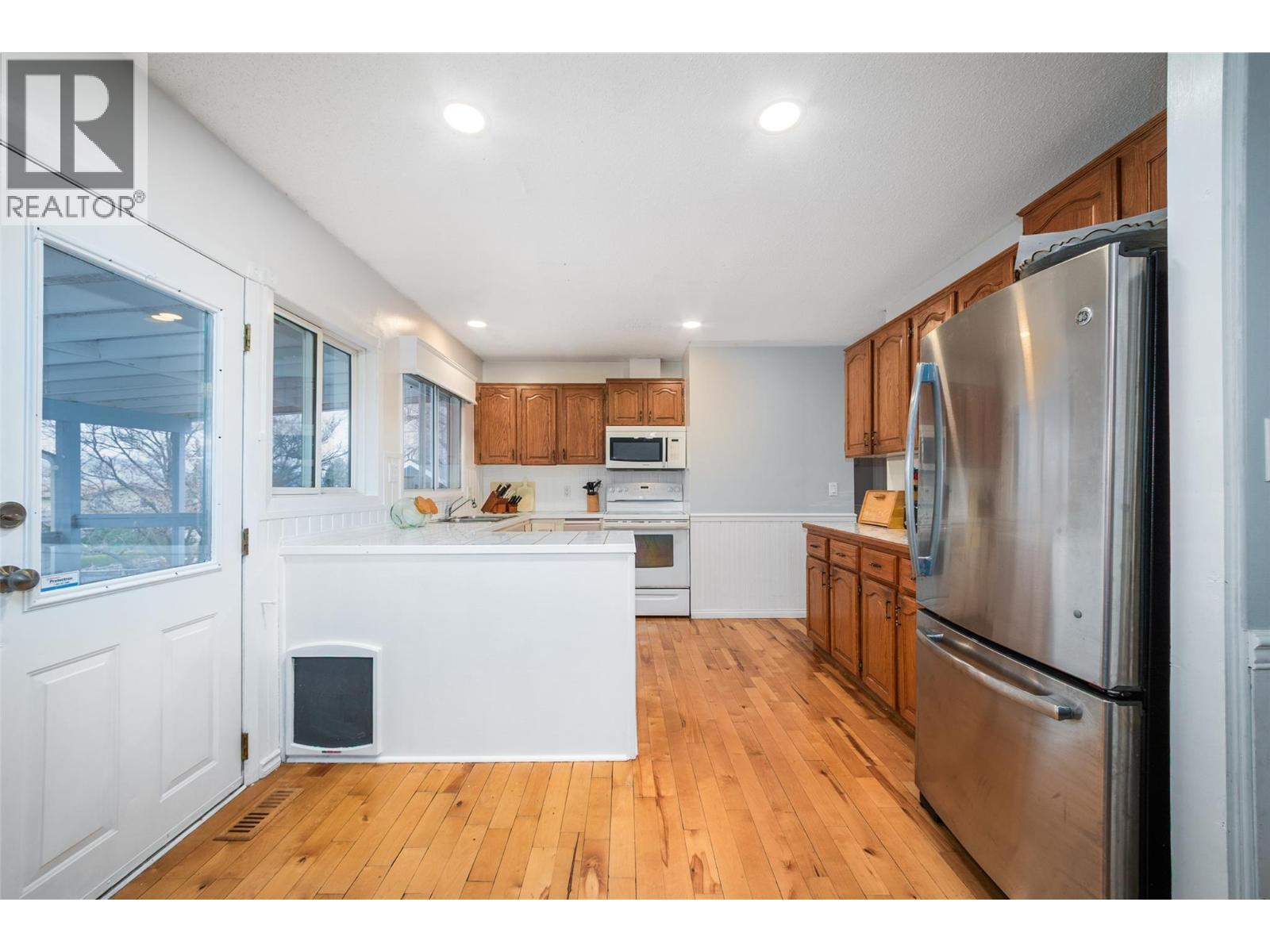 1012 33 Avenue, Vernon, British Columbia  V1T 6R7 - Photo 9 - 10373611