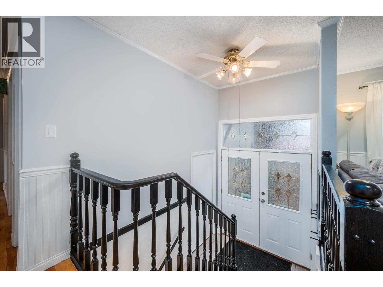 1012 33 Avenue, Vernon, British Columbia  V1T 6R7 - Photo 2 - 10373611