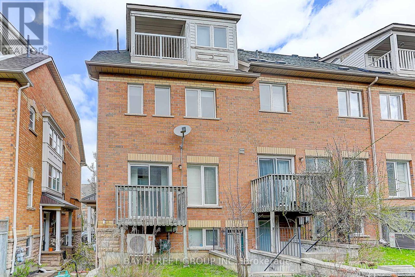 11 Michael Way, Markham, Ontario  L3R 5E9 - Photo 4 - N12726296