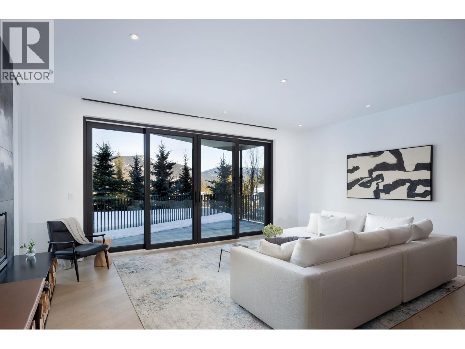 3565 Falcon Crescent, Whistler, British Columbia  V8E 0B9 - Photo 5 - R3065880