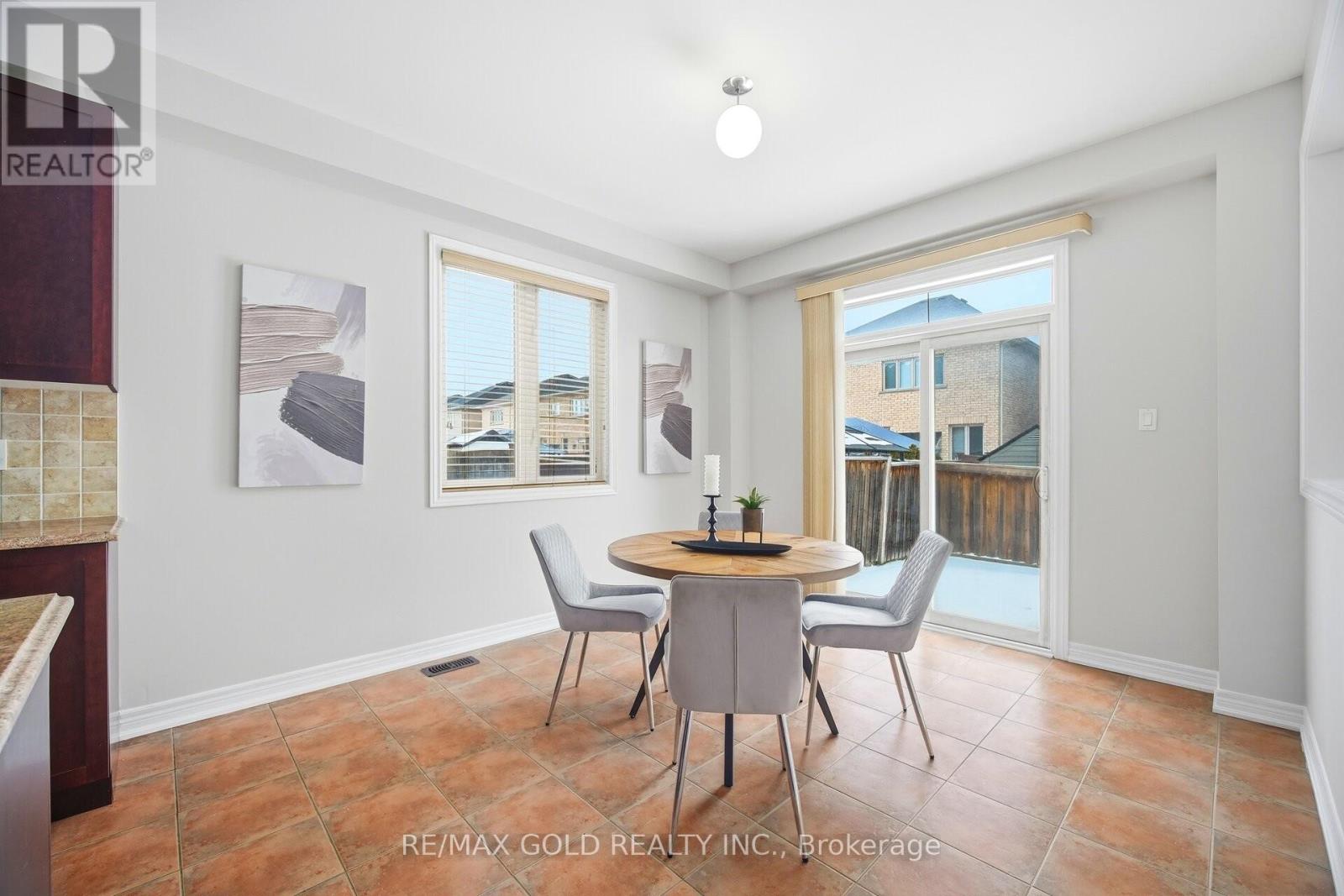 27 Drummondville Drive, Brampton, Ontario  L6P 3S5 - Photo 10 - W12726286