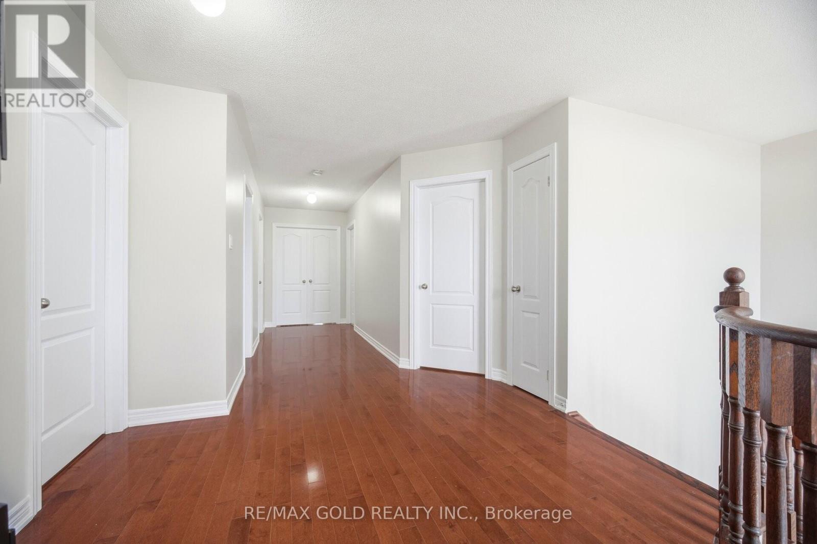 27 Drummondville Drive, Brampton, Ontario  L6P 3S5 - Photo 16 - W12726286