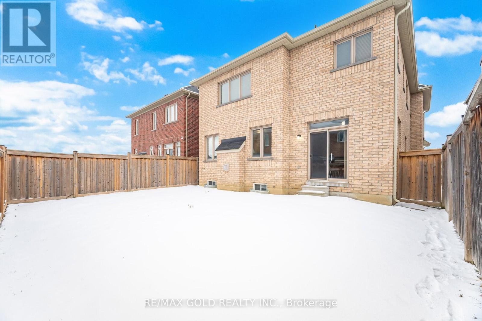 27 Drummondville Drive, Brampton, Ontario  L6P 3S5 - Photo 24 - W12726286