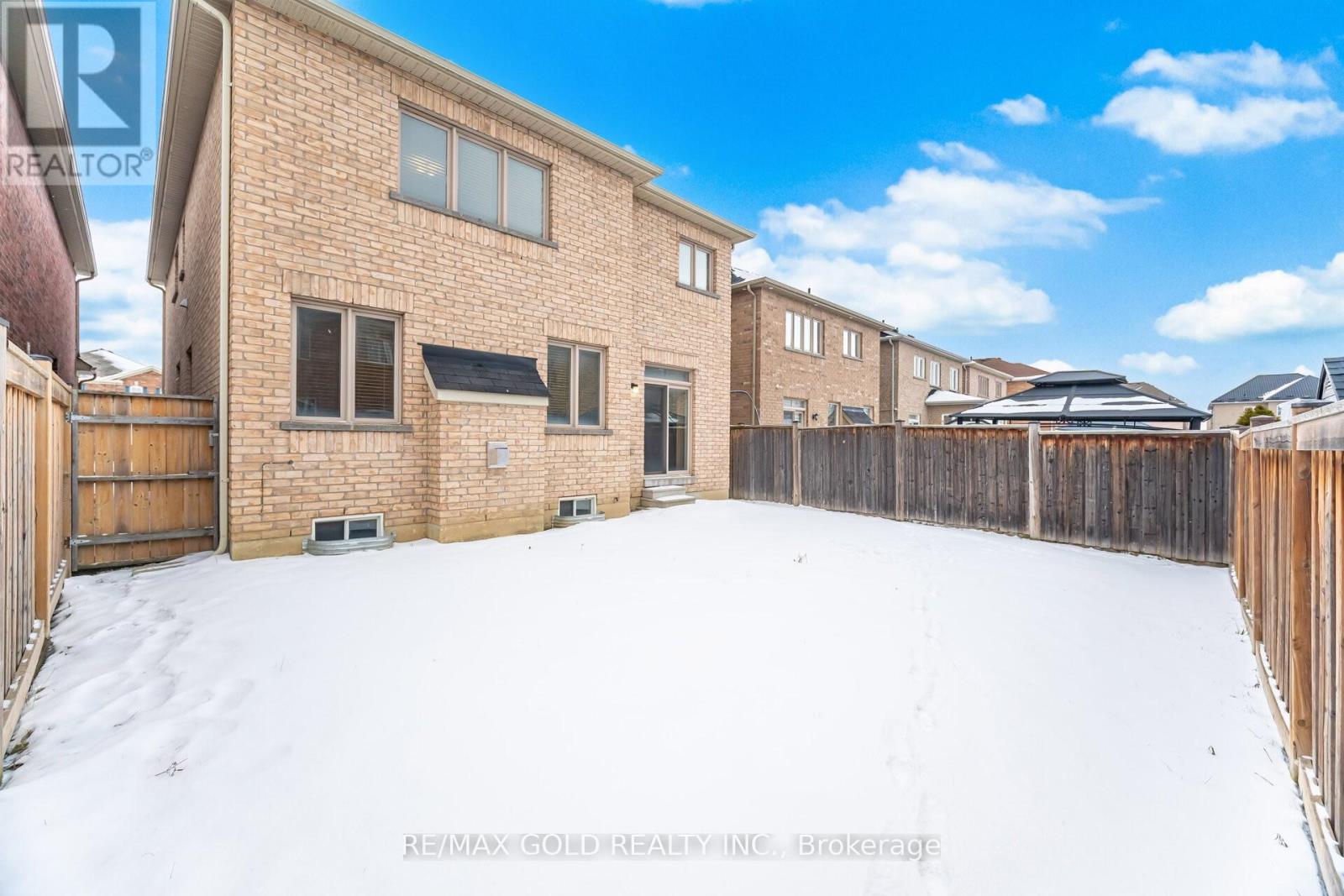 27 Drummondville Drive, Brampton, Ontario  L6P 3S5 - Photo 25 - W12726286