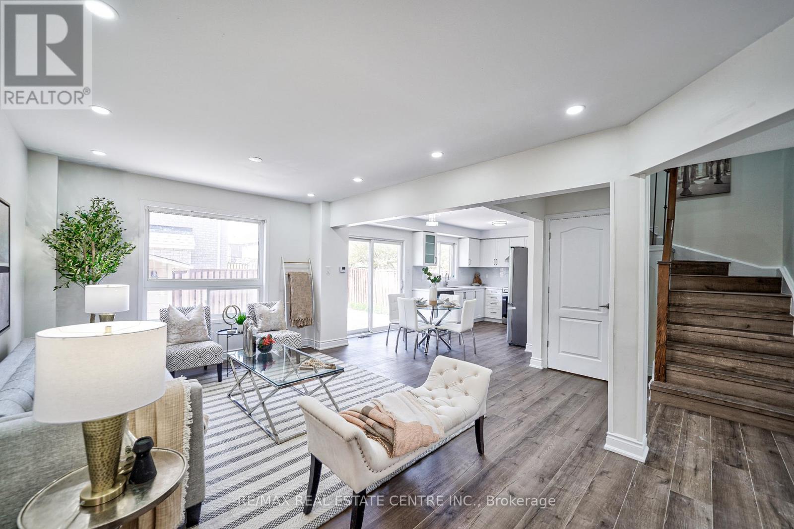 4 Hedgeline Street, Brampton, Ontario  L7A 2Z4 - Photo 5 - W12726314