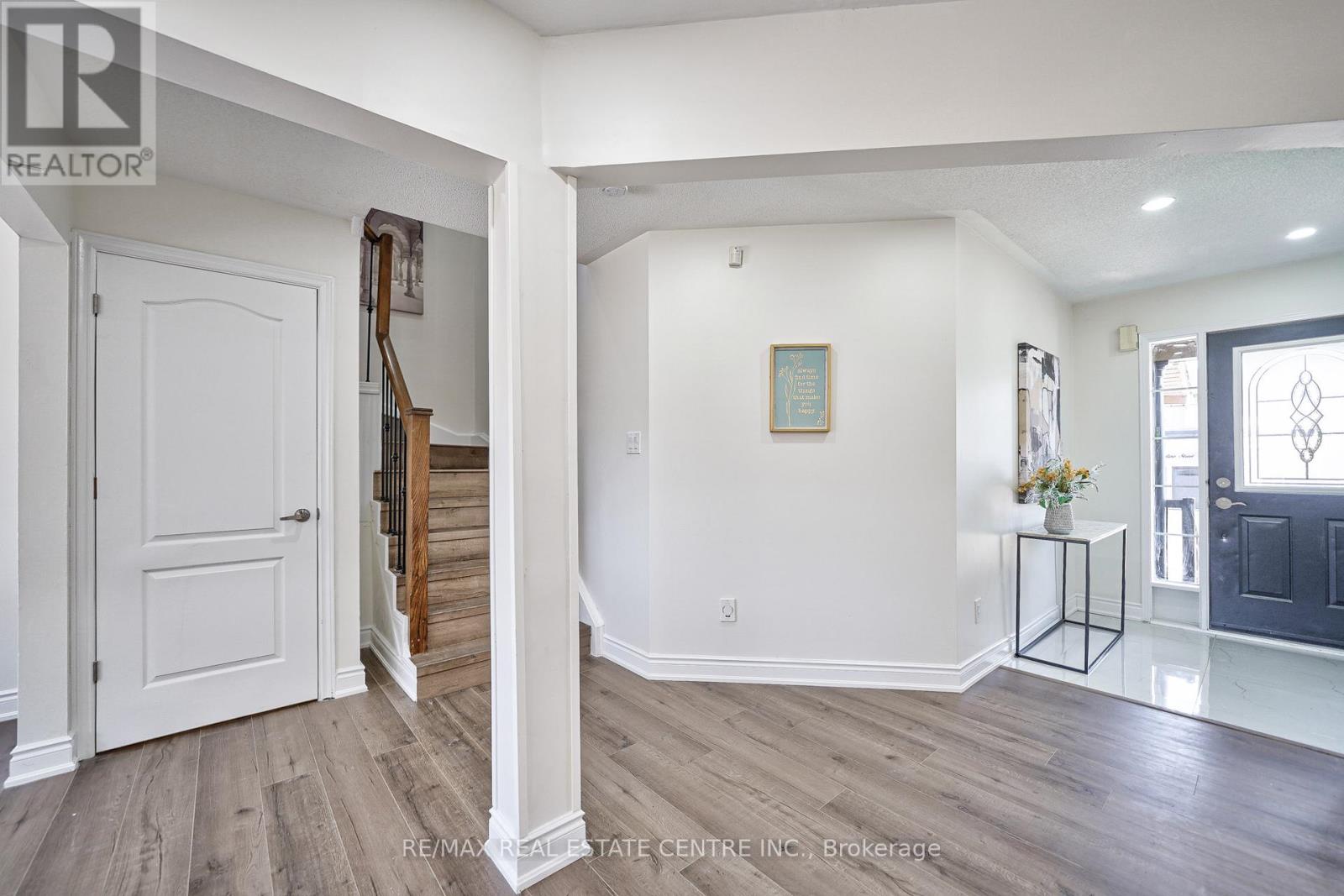 4 Hedgeline Street, Brampton, Ontario  L7A 2Z4 - Photo 8 - W12726314