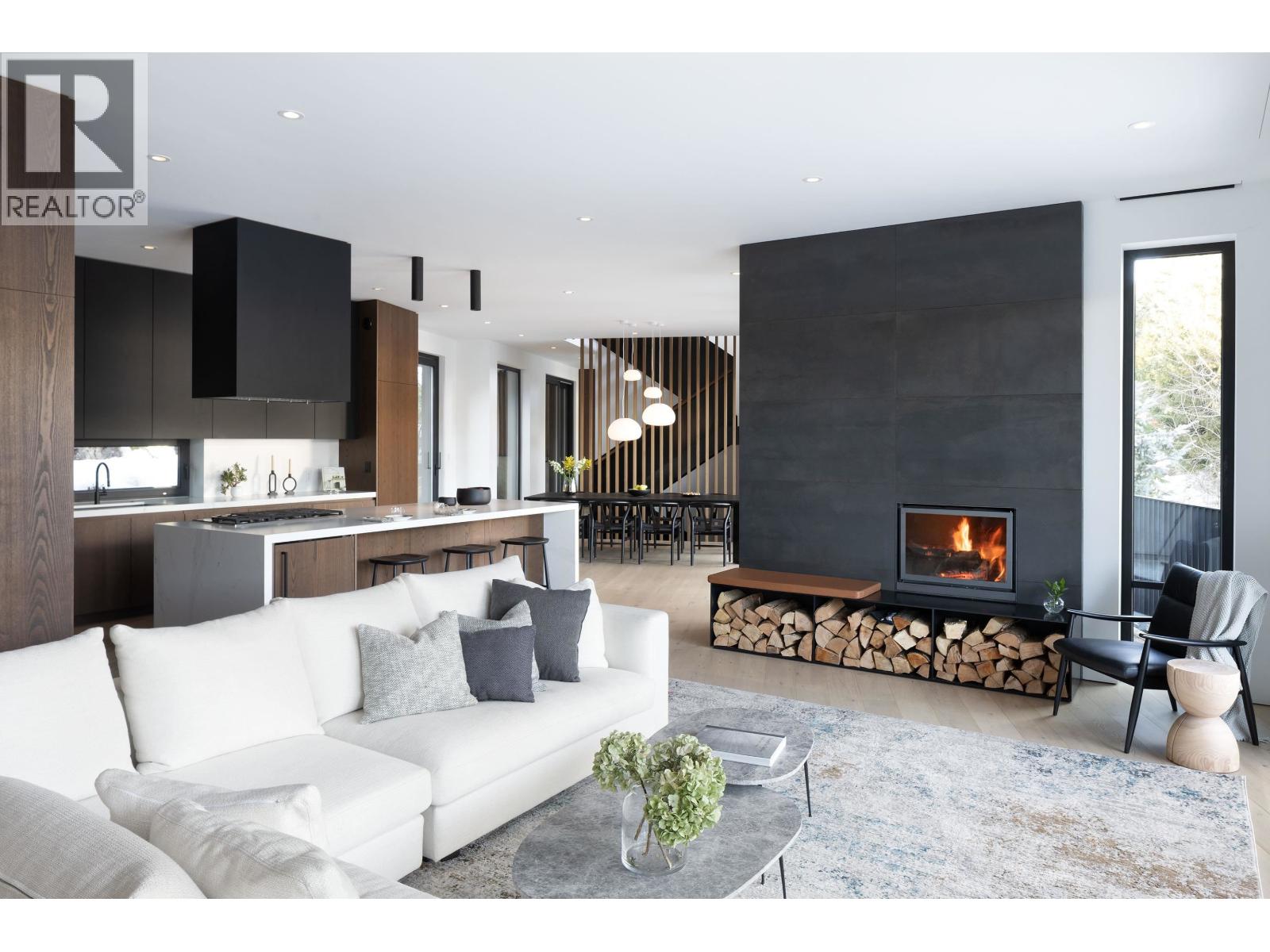 3565 Falcon Crescent, Whistler, British Columbia  V8E 0B9 - Photo 2 - R3065880