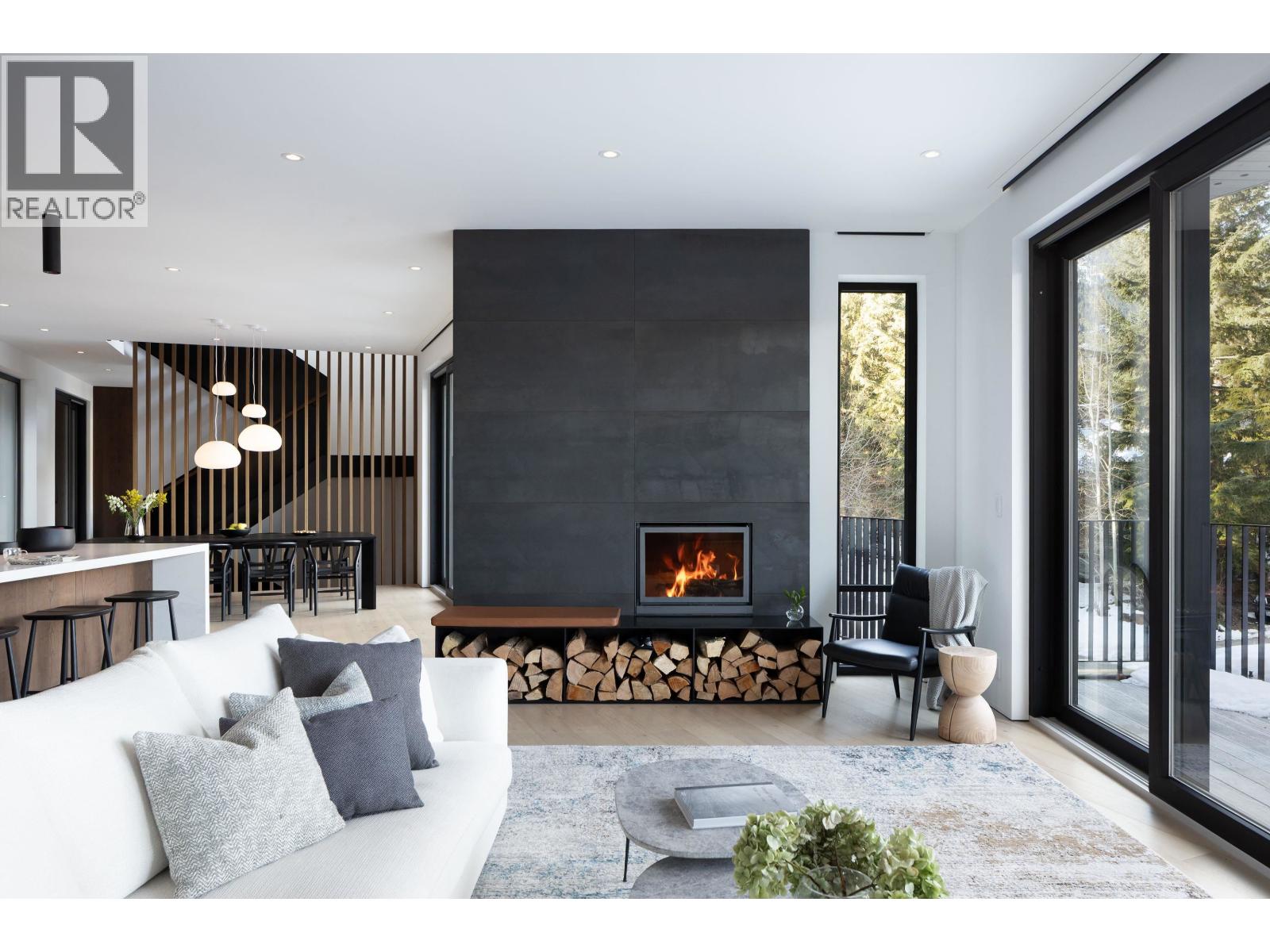 3565 Falcon Crescent, Whistler, British Columbia  V8E 0B9 - Photo 3 - R3065880