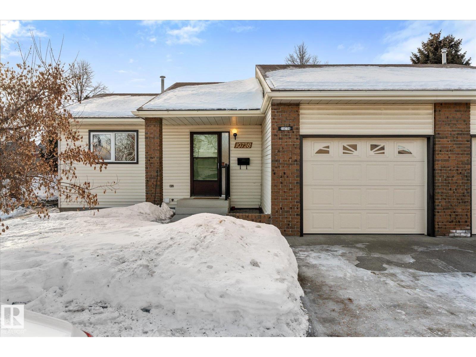 10728 153 AV NW, edmonton, Alberta