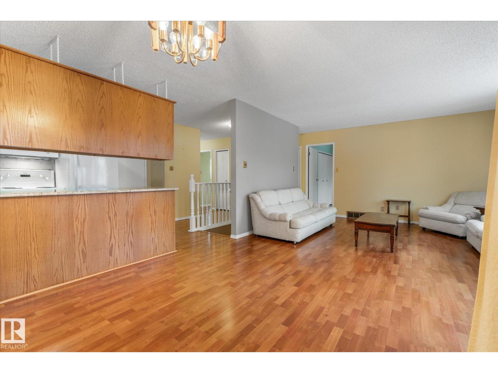 10728 153 Av Nw, Edmonton, Alberta  T5X 5T9 - Photo 11 - E4470948