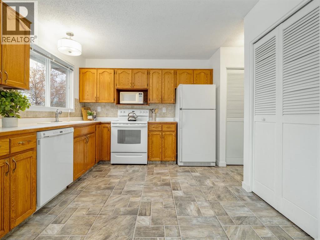 1102 Cameron Road  S, Lethbridge, Alberta  T1K 4B3 - Photo 11 - A2274892