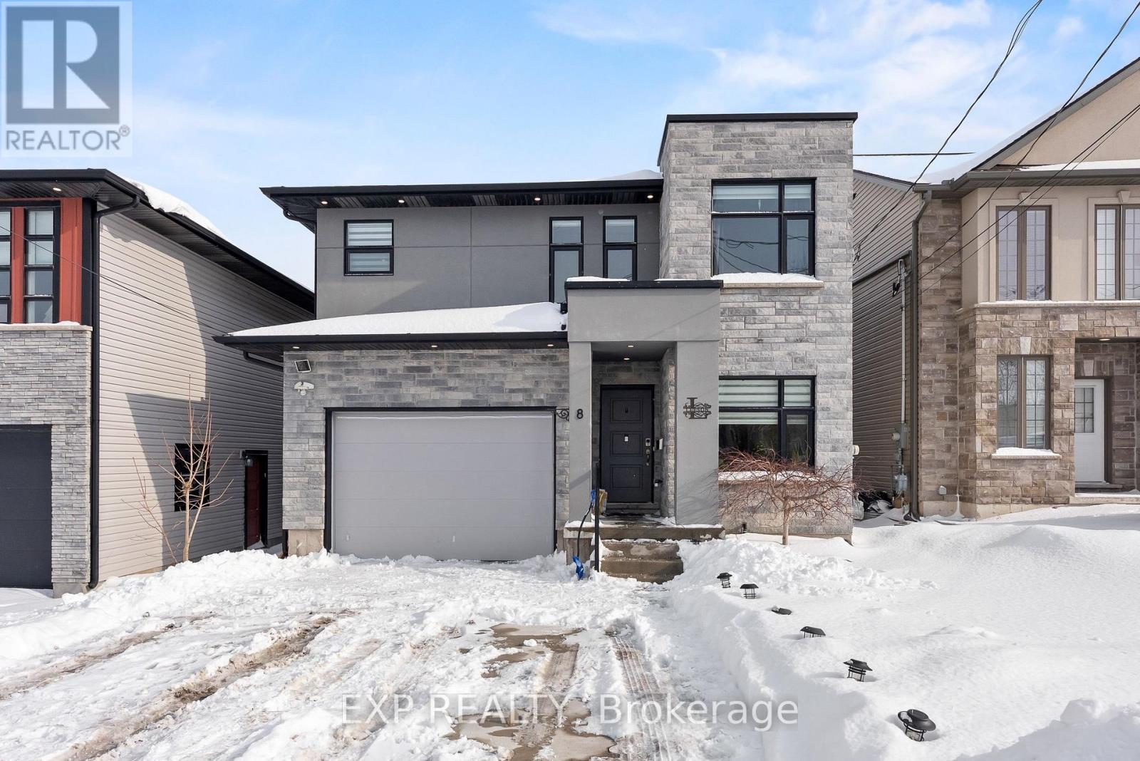 8 Leeson Street, St. Catharines, Ontario  L2T 2R1 - Photo 2 - X12726344