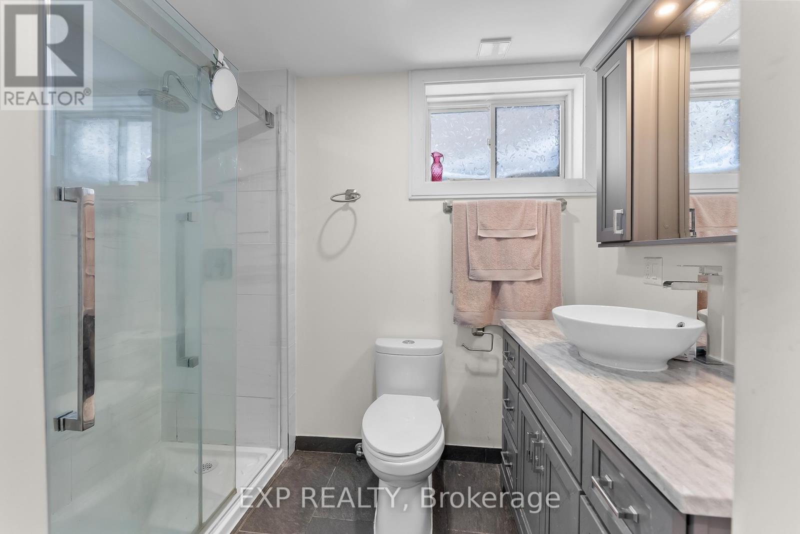 8 Leeson Street, St. Catharines, Ontario  L2T 2R1 - Photo 35 - X12726344