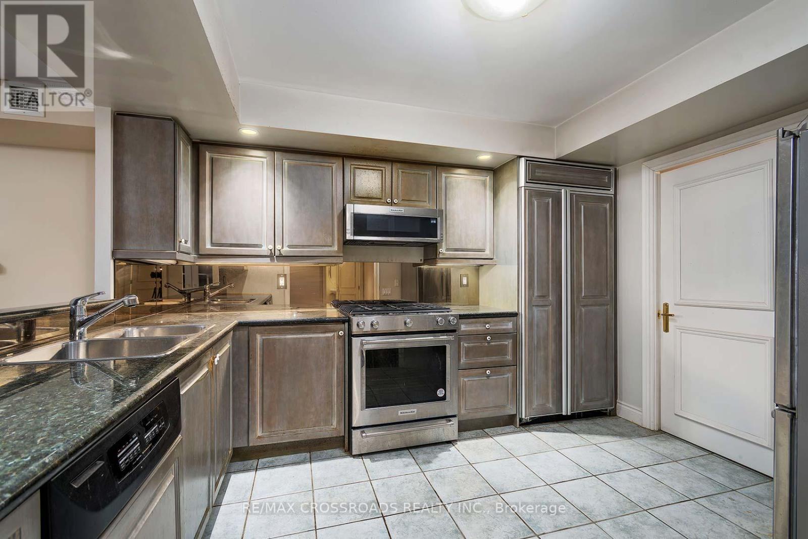 737 - 3600 Yonge Street, Toronto, Ontario  M4N 2N6 - Photo 22 - C12718832