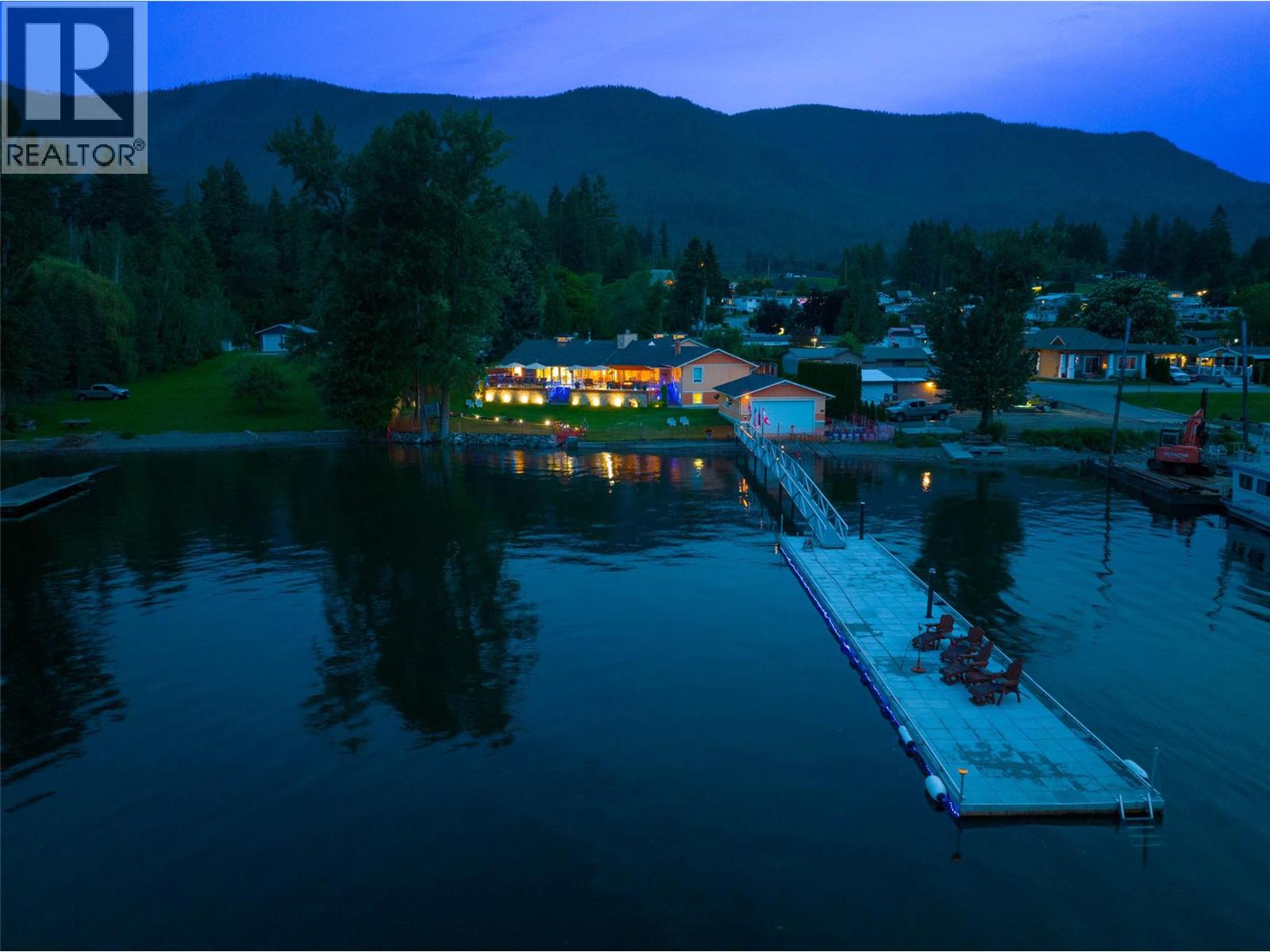 957 Garroway Road, Sorrento, British Columbia  V0E 2W0 - Photo 3 - 10371245