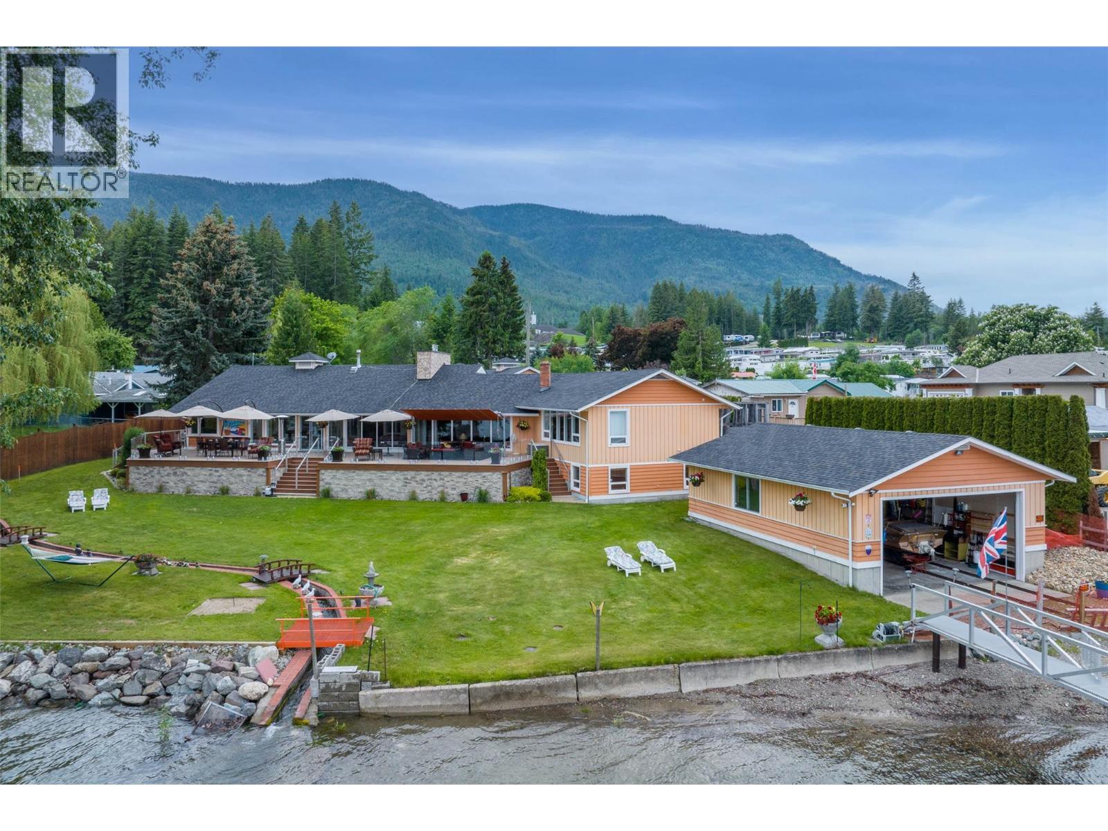 957 Garroway Road, Sorrento, British Columbia  V0E 2W0 - Photo 6 - 10371245