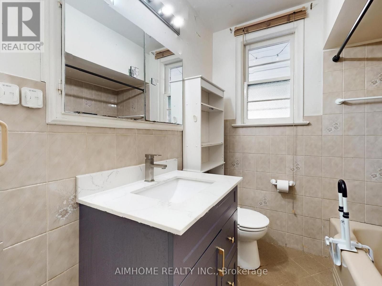 61 Talbot Road, Toronto, Ontario  M2M 1S1 - Photo 14 - C12726352