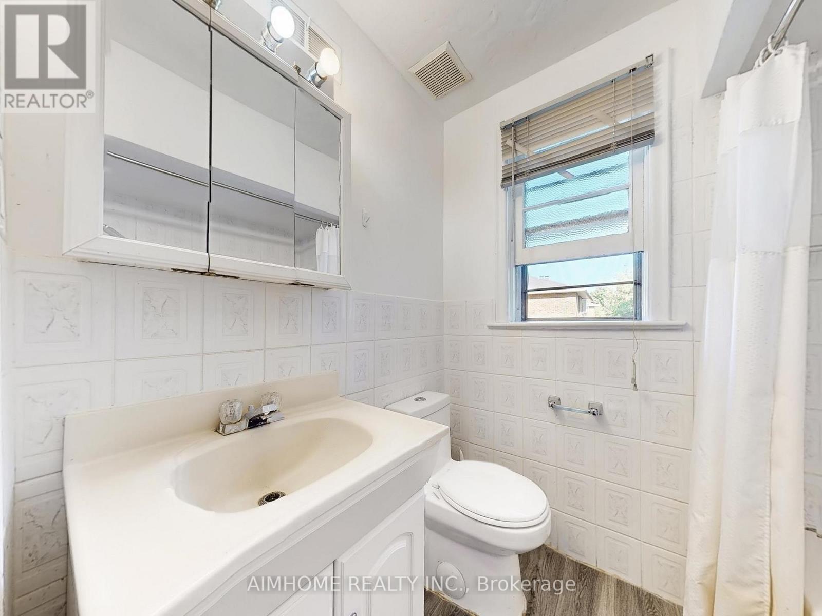 61 Talbot Road, Toronto, Ontario  M2M 1S1 - Photo 30 - C12726352