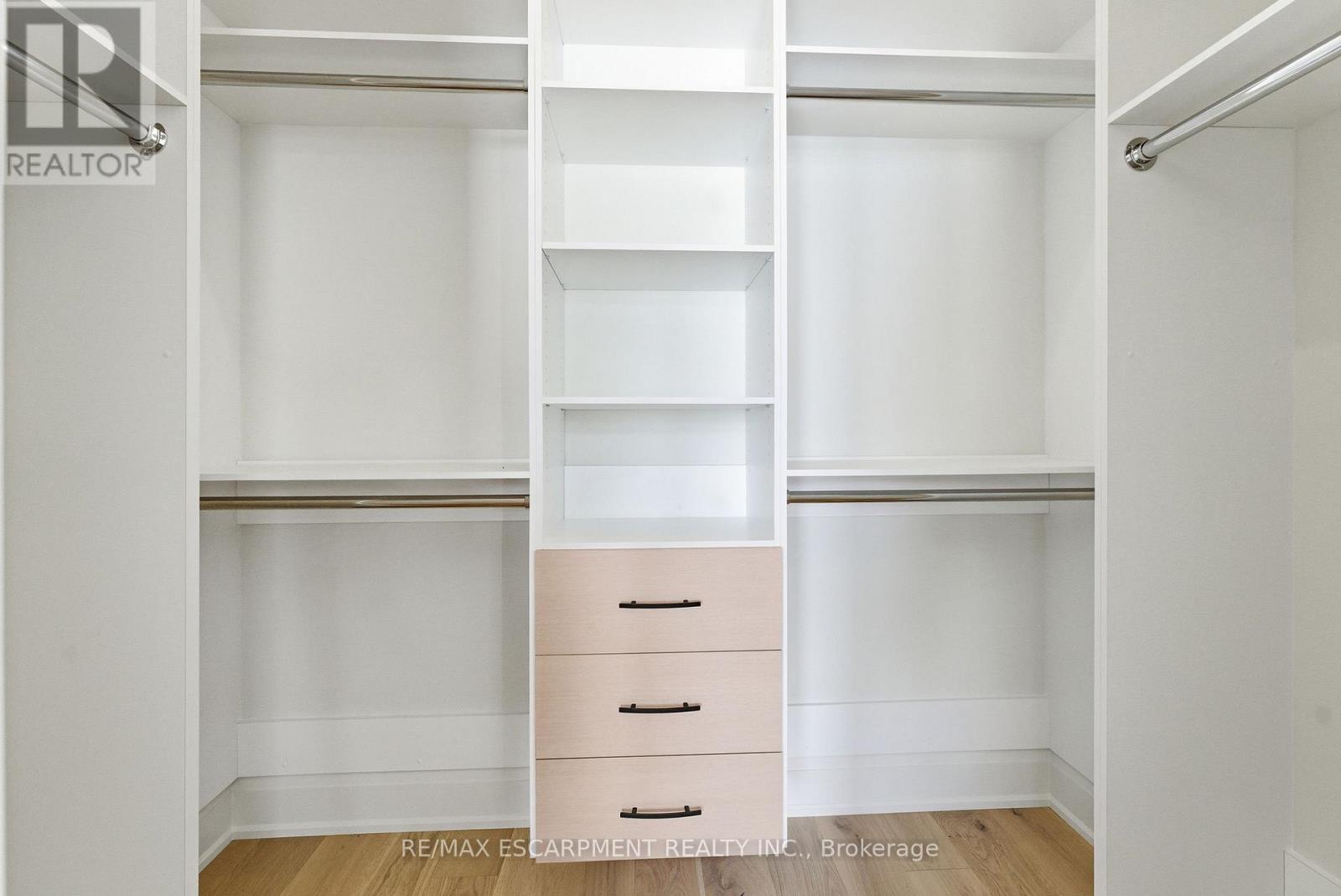 15 Oakley Drive, Niagara-On-The-Lake, Ontario  L0S 1J0 - Photo 16 - X12725060