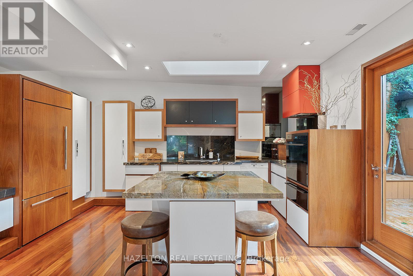 32 Regal Road, Toronto, Ontario  M6H 2J7 - Photo 5 - W12726328