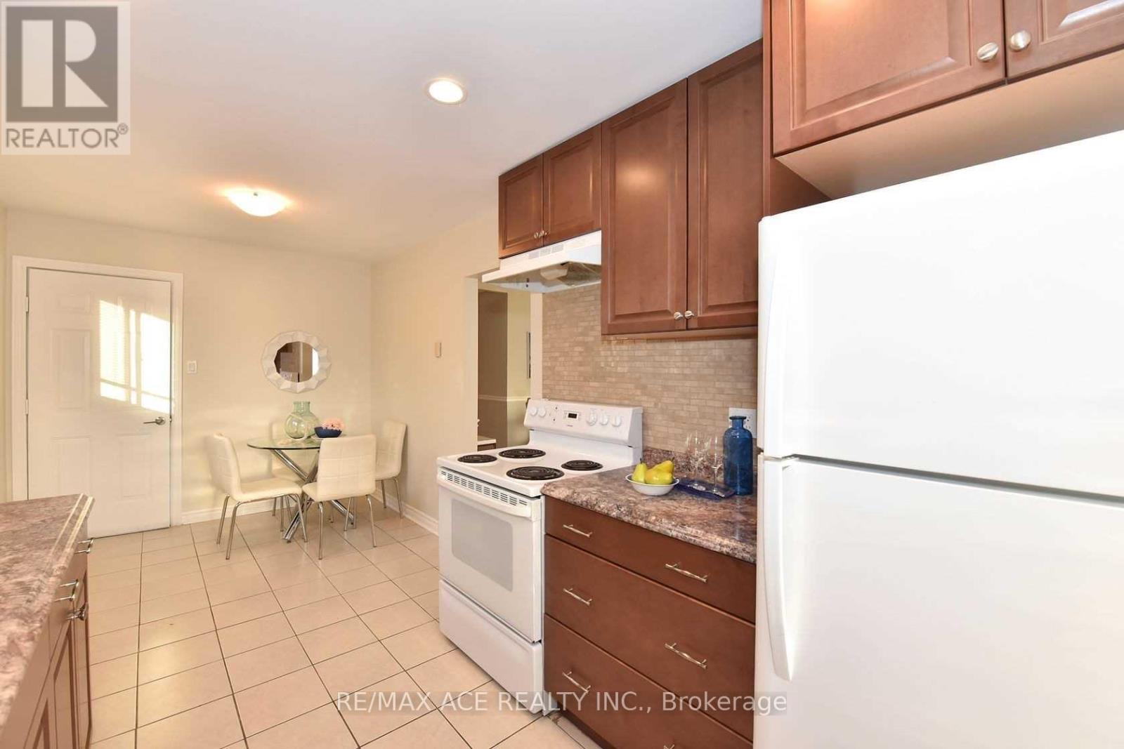 1247 Playford Road, Mississauga, Ontario  L5J 3V9 - Photo 12 - W12726342