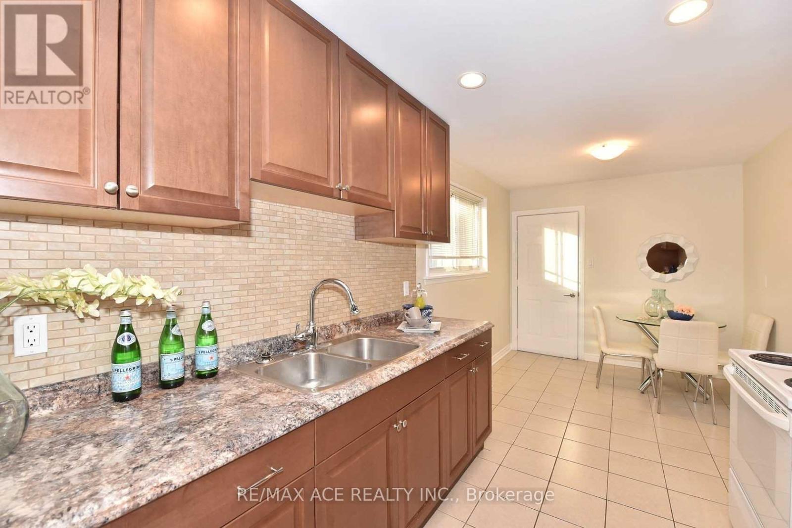 1247 Playford Road, Mississauga, Ontario  L5J 3V9 - Photo 14 - W12726342