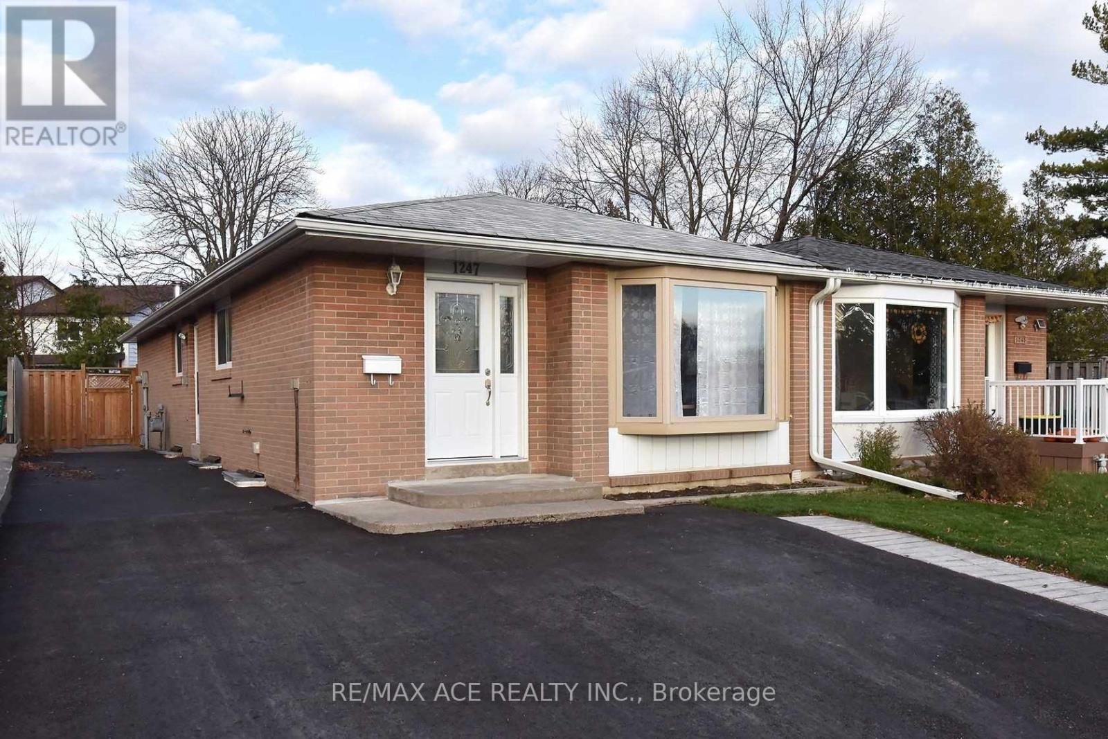 1247 Playford Road, Mississauga, Ontario  L5J 3V9 - Photo 2 - W12726342