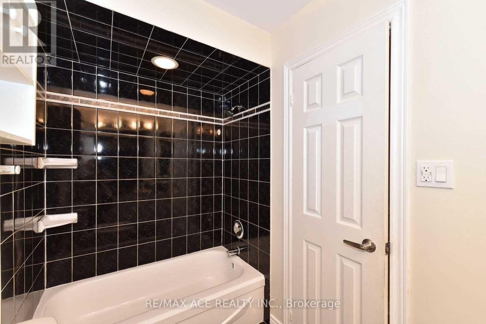 1247 Playford Road, Mississauga, Ontario  L5J 3V9 - Photo 22 - W12726342