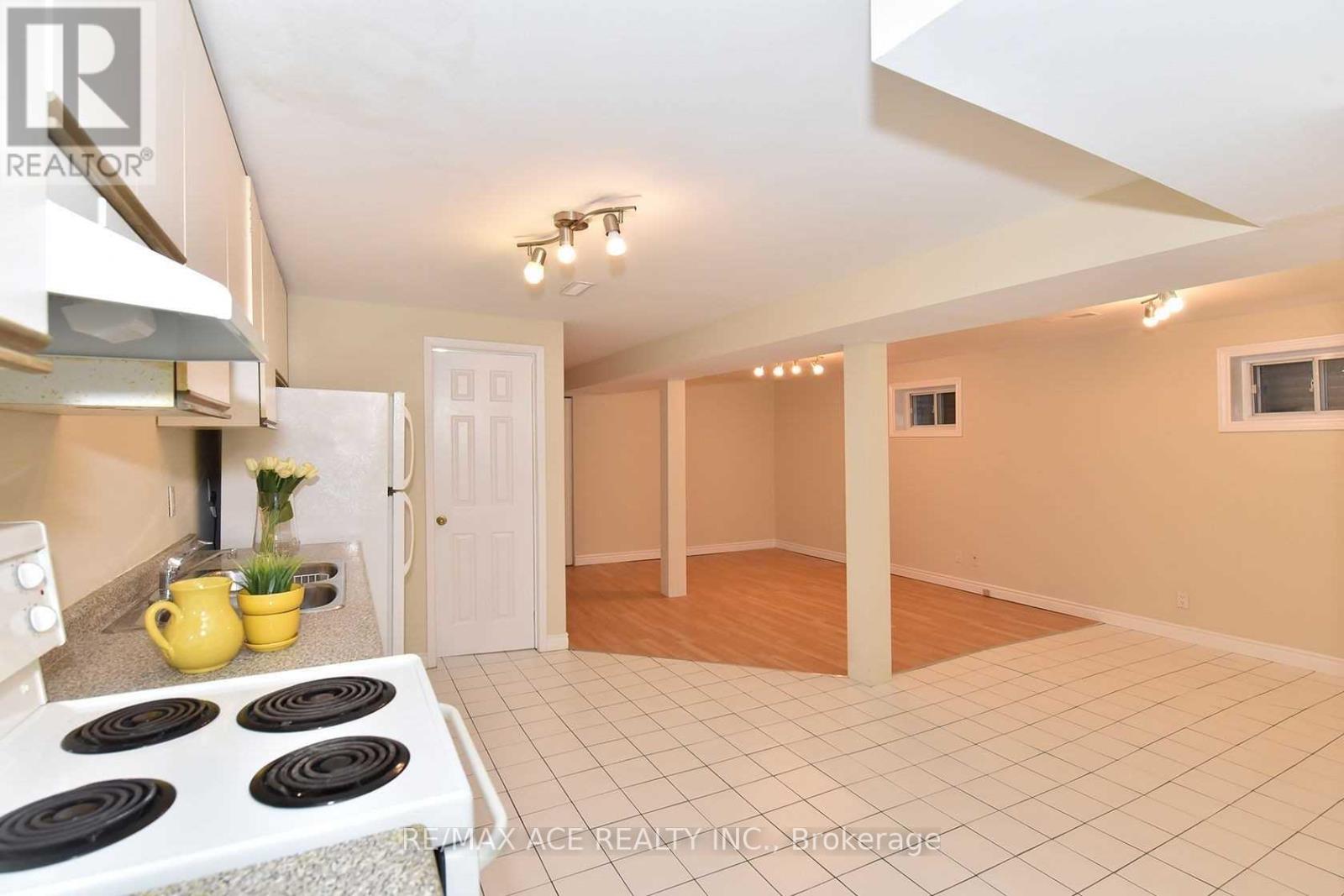 1247 Playford Road, Mississauga, Ontario  L5J 3V9 - Photo 25 - W12726342