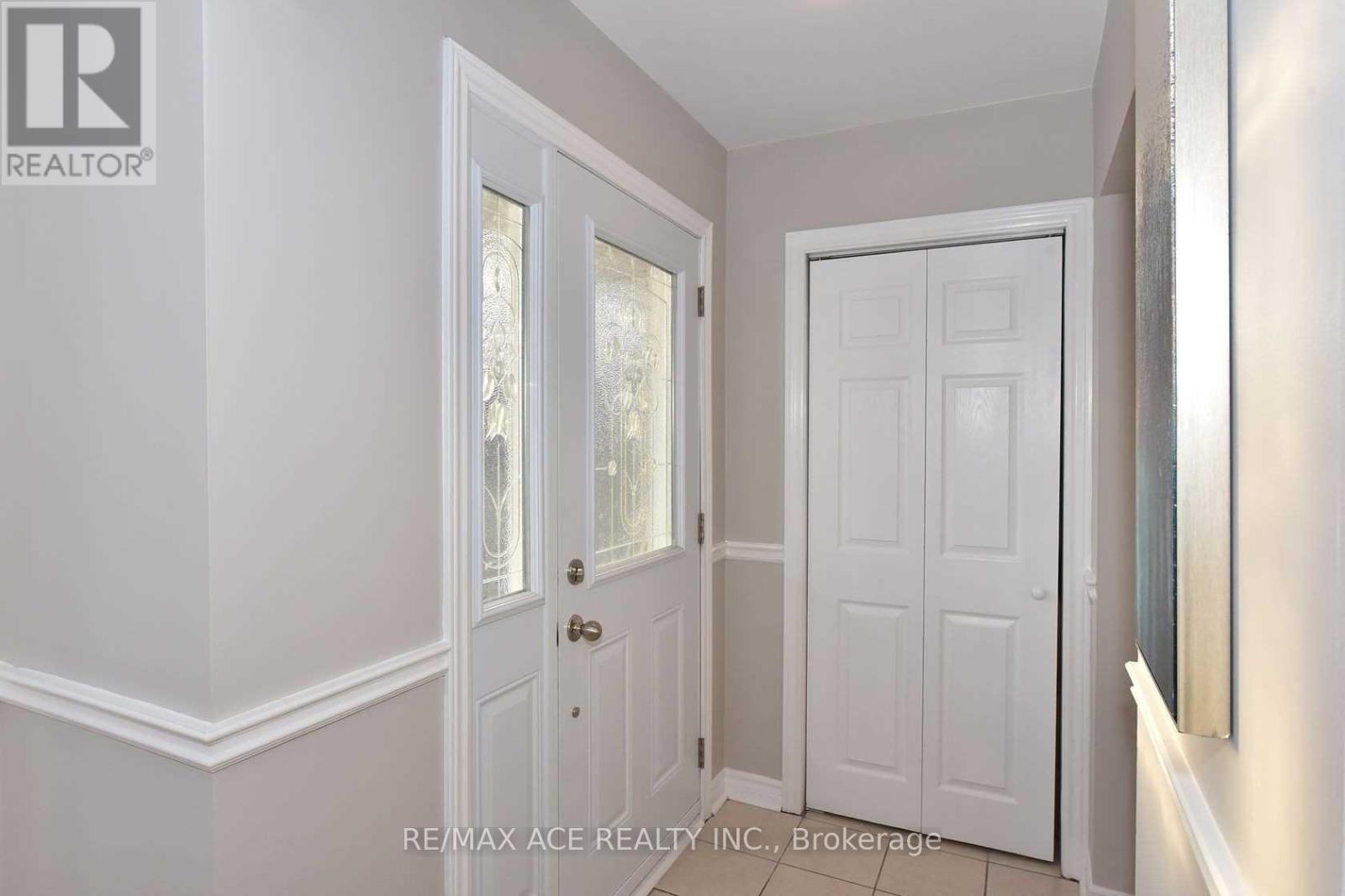 1247 Playford Road, Mississauga, Ontario  L5J 3V9 - Photo 4 - W12726342