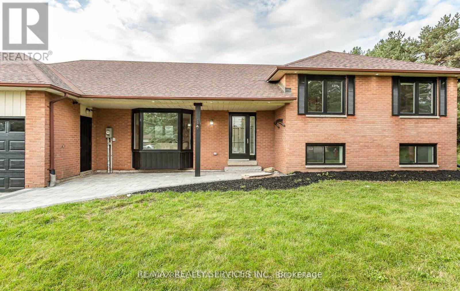 4 Blue Horizon Court, Caledon, Ontario  L7K 0V1 - Photo 2 - W12726378