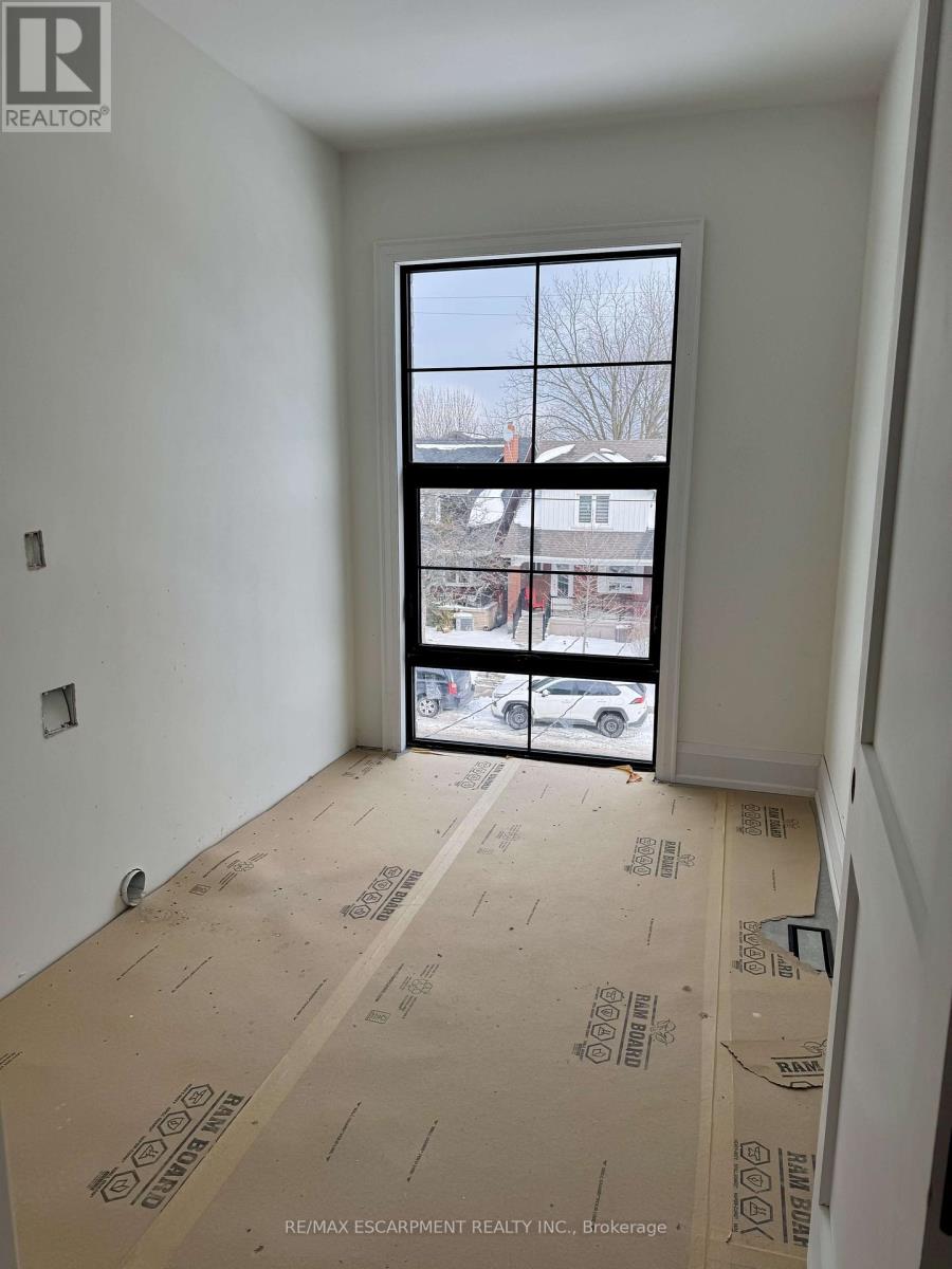 92 Fifth Street, Toronto, Ontario  M8V 2Z3 - Photo 10 - W12726380