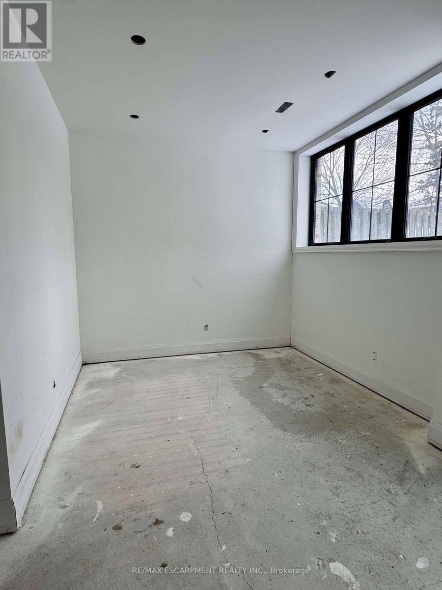 92 Fifth Street, Toronto, Ontario  M8V 2Z3 - Photo 11 - W12726380