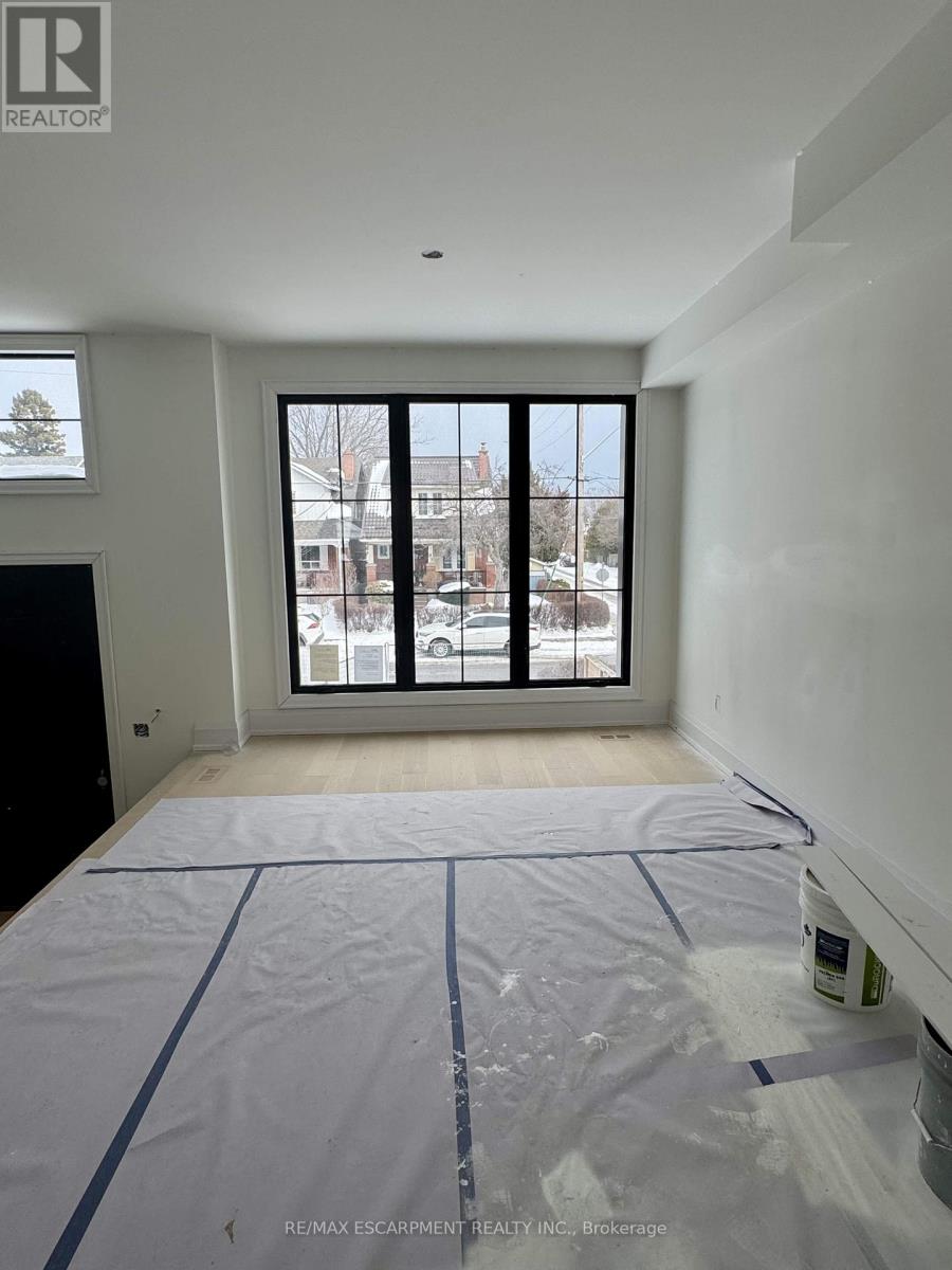 92 Fifth Street, Toronto, Ontario  M8V 2Z3 - Photo 2 - W12726380